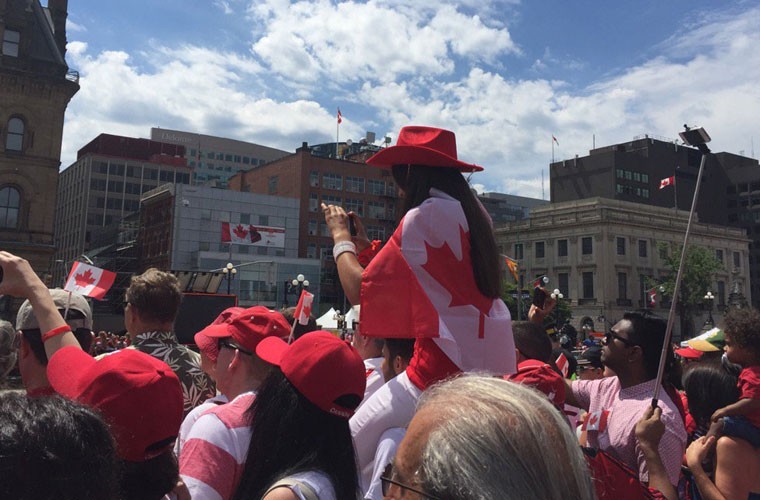 TT Justin Trudeau nhay het minh trong ngay Quoc Khanh Canada-Hinh-5